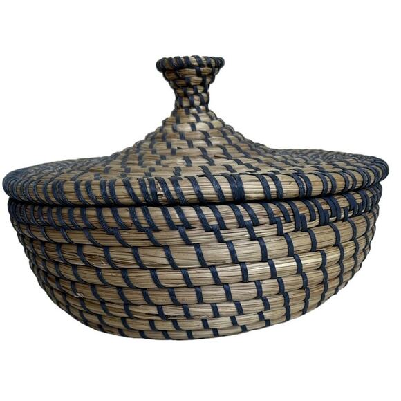 Sweet Grass 10" Basket With Lid Handmade 7" Tall Excellent Mint Condition Decor - Picture 1 of 6